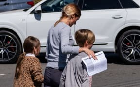 NASHVILLE, TN - MARCH 27: A parent walks with their kids from Woodmont Baptist Church where children were reunited with their families after a mass shooting at The Covenant School on March 27, 2023 in Nashville, Tennessee. According to initial reports, three students and three adults were killed by the shooter, a 28-year-old woman. The shooter was killed by police responding to the scene.   Seth Herald/Getty Images/AFP (Photo by Seth Herald / GETTY IMAGES NORTH AMERICA / Getty Images via AFP)