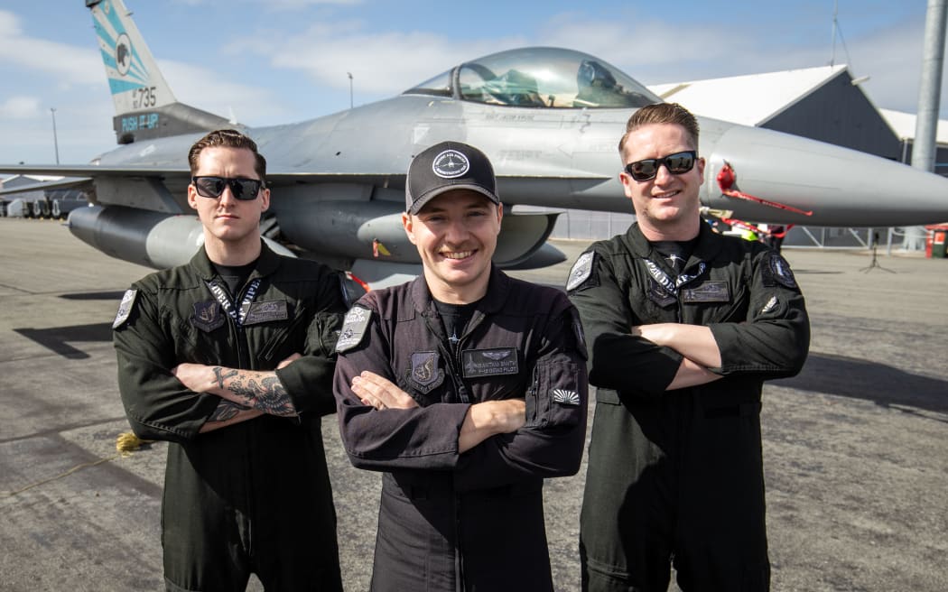 F-16