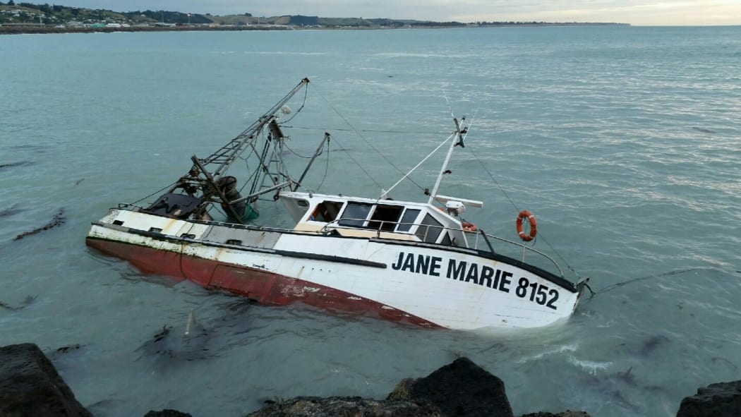 There are fears of an oil spill after the Jane Marie hit rocks near Holmes Wharf in Oamaru Harbour.