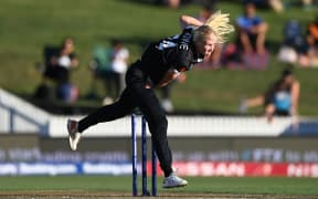 Hannah Rowe of New Zealand