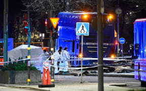 Picture taken on November 14, 2025 shows Police forensic officers working at the scene where a bus crashed in to people in the Ostermalm district of Stockholm, Sweden. Several people were killed and others injured when a bus rammed into a bus stop queue in central Stockholm during the afternoon rush hour Friday, police said. (Photo by Claudio BRESCIANI / TT News Agency / AFP) / Sweden OUT / SWEDEN OUT / SWEDEN OUT