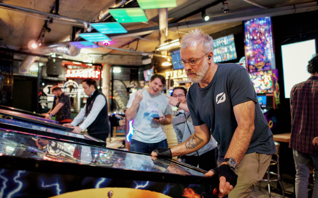 Hamish Guthrey competing at Ye Olde Pinball Shoppe