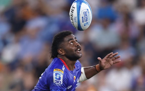 SYDNEY, AUSTRALIA - FEBRUARY 20: Isikeli Rabitu of Fijian Drua runs with the ball during the round two Super Rugby match between NSW Waratahs and Fijian Drua at Allianz Stadium, on February 20, 2026, in Sydney, Australia. (Photo by Darrian Traynor/Getty Images)