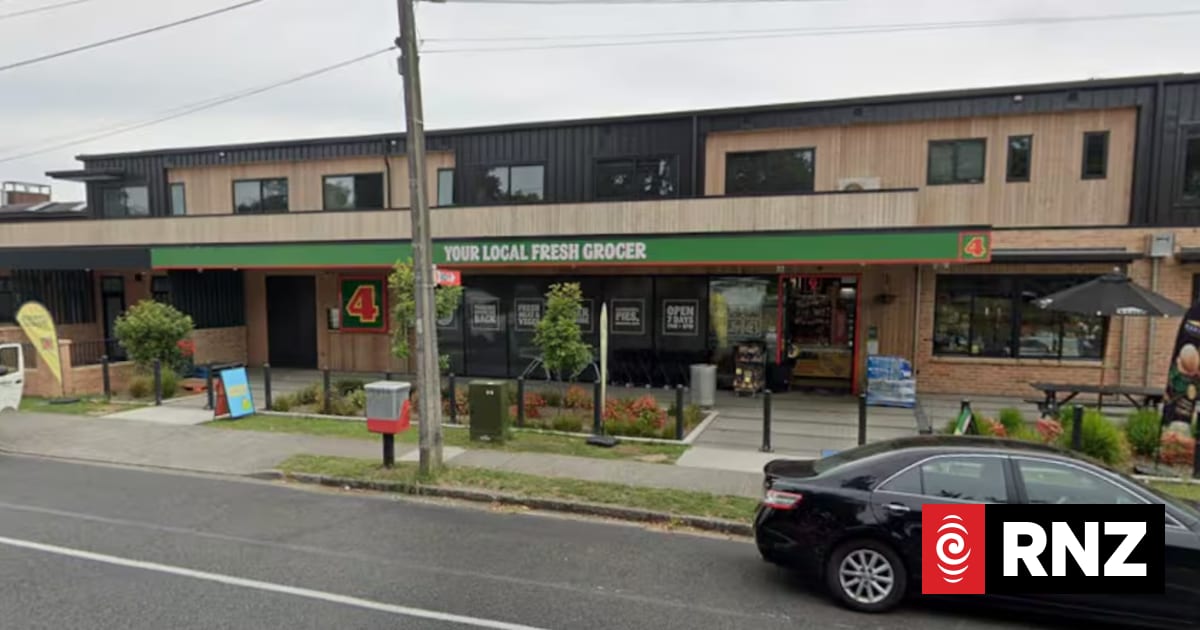 Hamilton armed robbers found sleeping on mattress in garage after targeting Four Square for vapes
