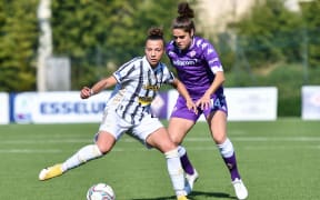 Arianna Caruso of Juventus and Tessel Middag of Fiorentina during the Women's Italian championship, 2021.