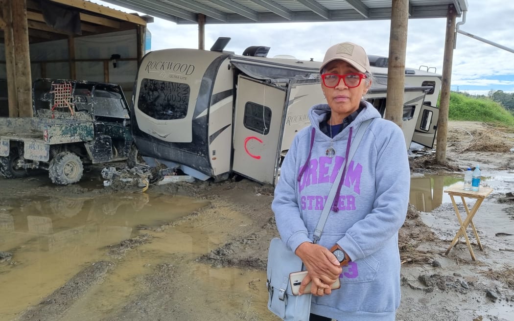 The caravan Rawinia Anderson lived in was wrecked by a shipping container. She's still searching for the ashes of her husband which are missing.