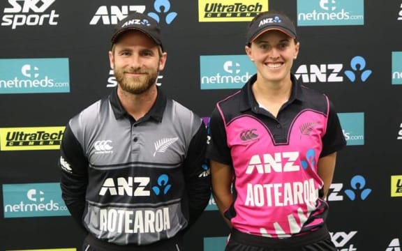 Black Caps captain Kane Williamson and White Ferns captain Amy Satterthwaite don their Aotearoa shirts.