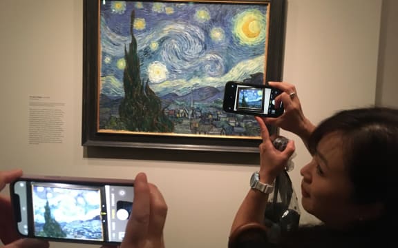Van Gogh getting captured at The Met in New York 2023