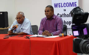 Bishop Rochus Tatamai (L)