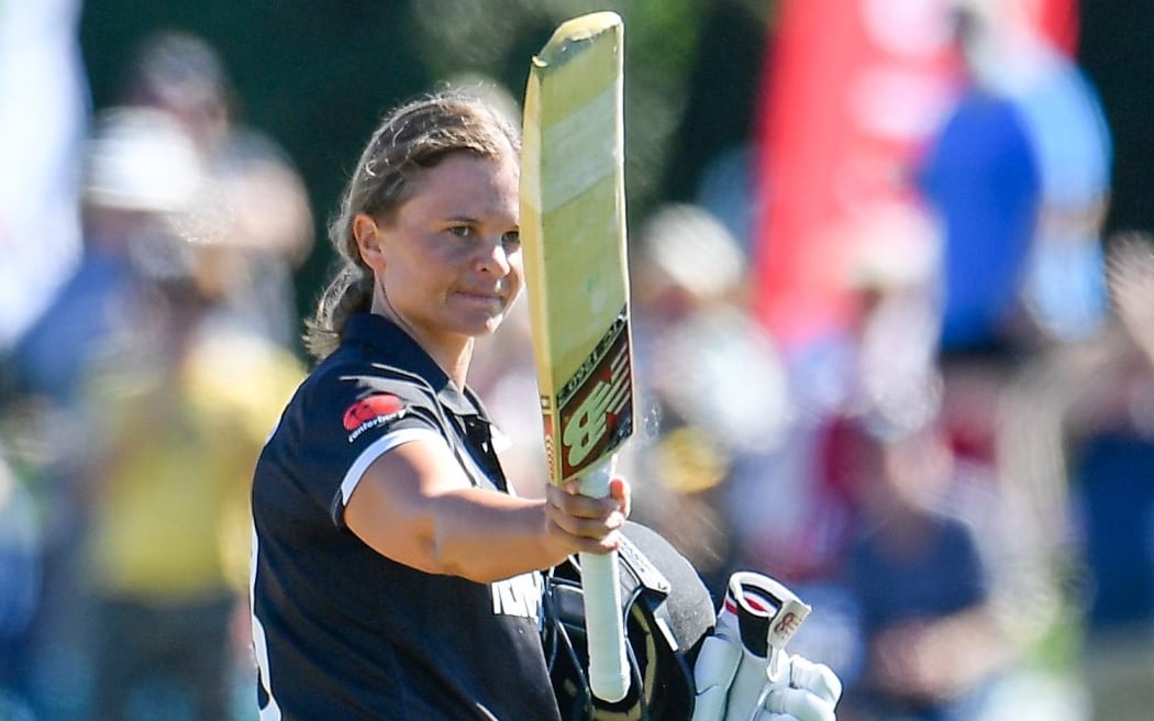 Suzie Bates scores a ton against Pakistan in Christchurch during the ICC World Cup 26th March.