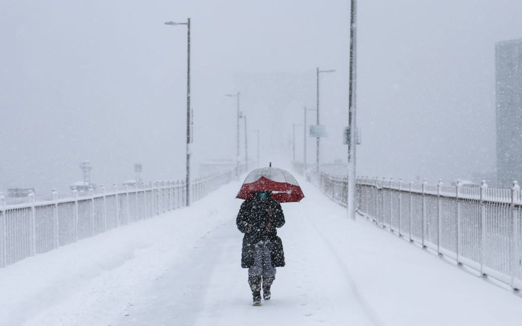 Snowstorm blankets US northeast as New York sees travel ban  www.rnz.co.nz