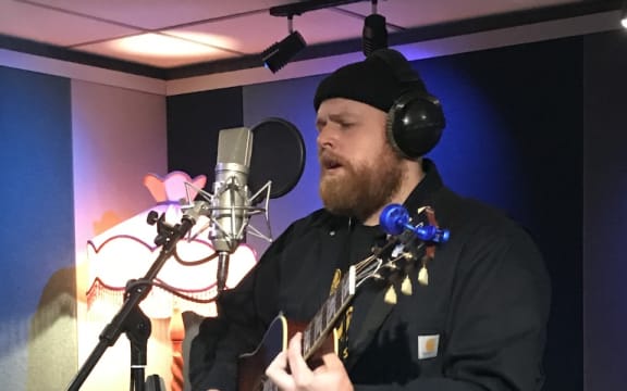 Tom Walker performing