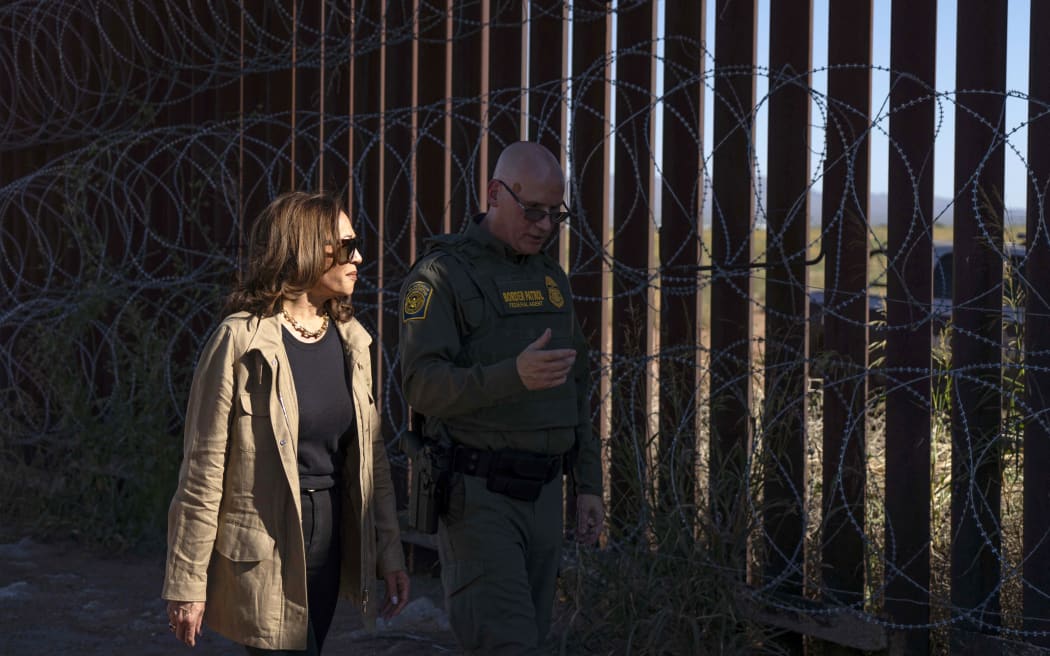 US Vice President and Democratic presidential candidate Kamala Harris (L) visits the US-Mexico border with US Border Patrol Tucson Sector Chief John Modlin in Douglas, Arizona, on September 27, 2024. (Photo by Rebecca NOBLE / AFP)
