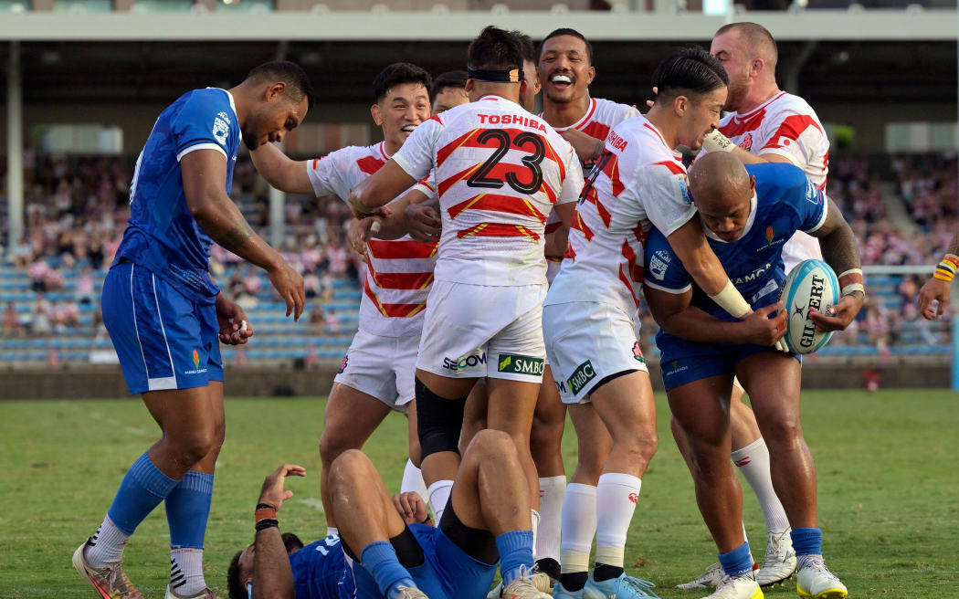TOKYO, JAPAN - SEPTEMBER 15: Taichi Takahashi (C) of Japan celebrates with teammates after scoring the team's seventh try during the World Rugby Pacific Nations Cup Semi-Final between Samoa and Japan at Prince Chichibu Memorial Stadium on September 15, 2024 in Tokyo, Japan. (Photo by Koki Nagahama/Getty Images)