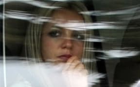 US pop star Britney Spears leaves the Los Angeles County Superior courthouse after a child custody status hearing on May 6, 2008.