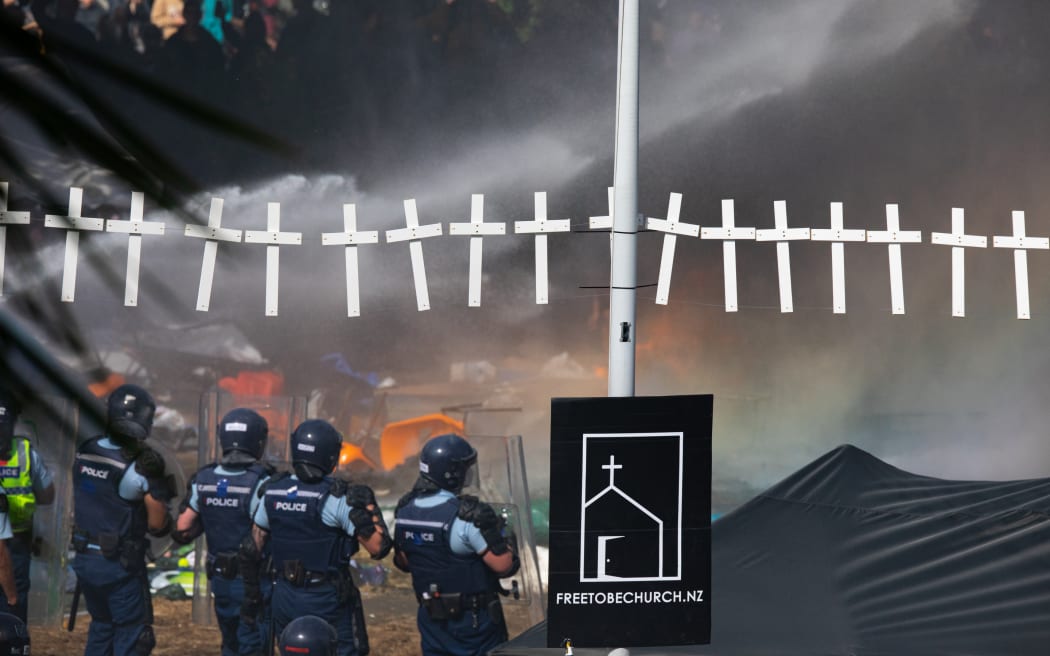 Protest occupation ending in chaos on parliament's forecourt, 2 March 2022