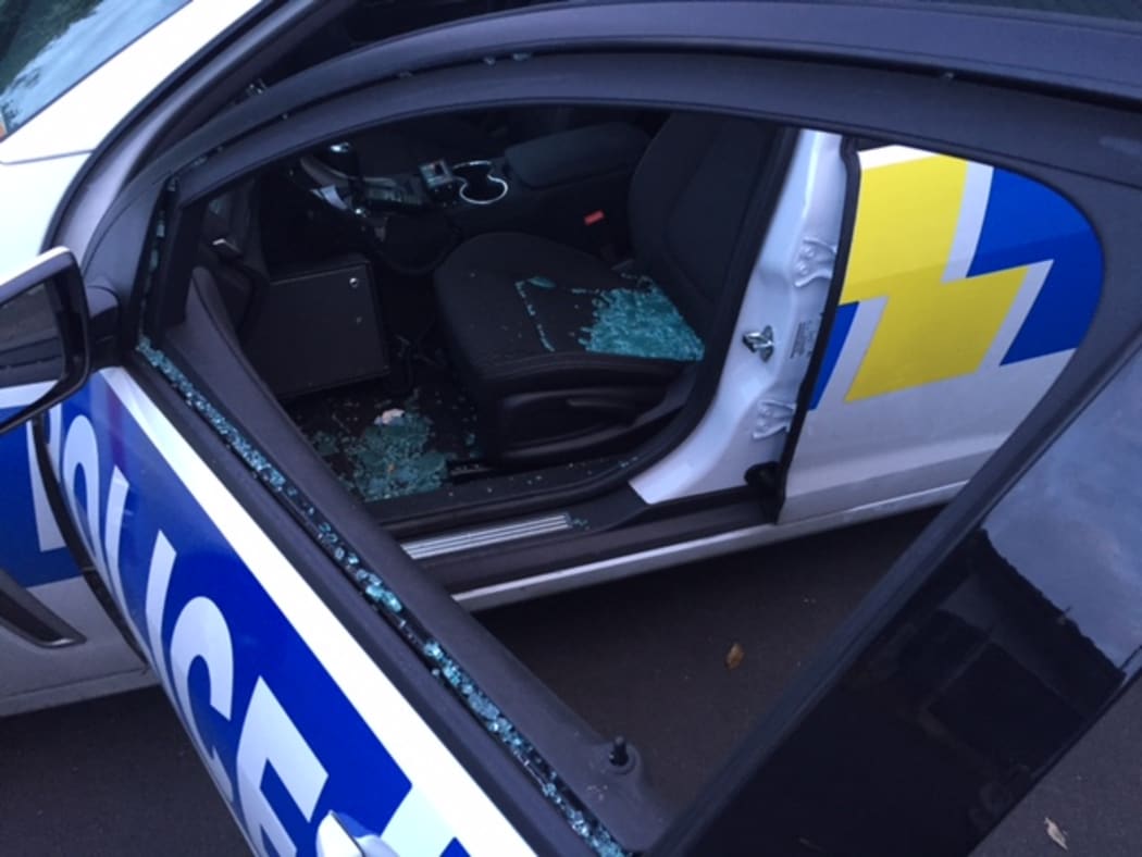 The window of a police car was shattered by a shot from the BB gun.