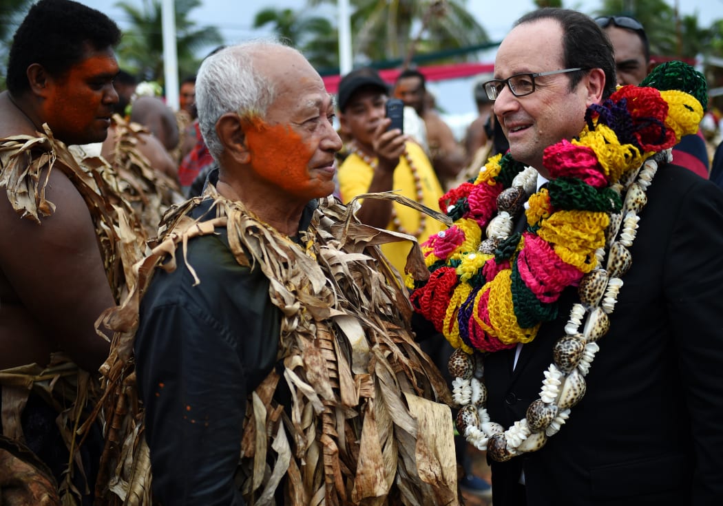 Francois Hollande welcomed in Kingdom of Alo on Futuna island
