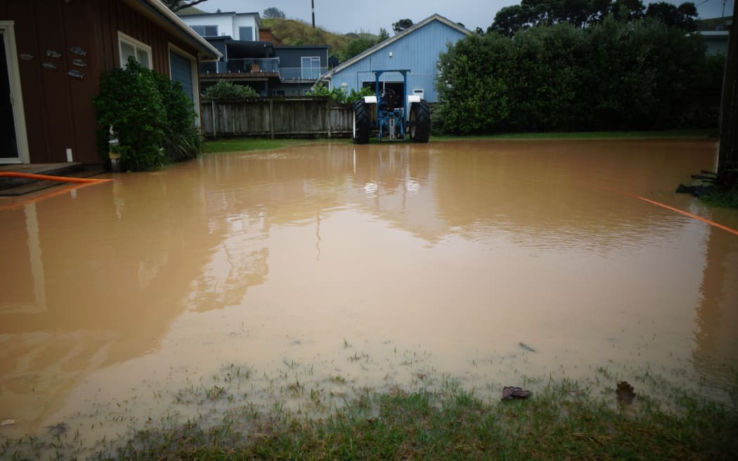 Brian Eunson is pumping water from his yard in Ōakura.