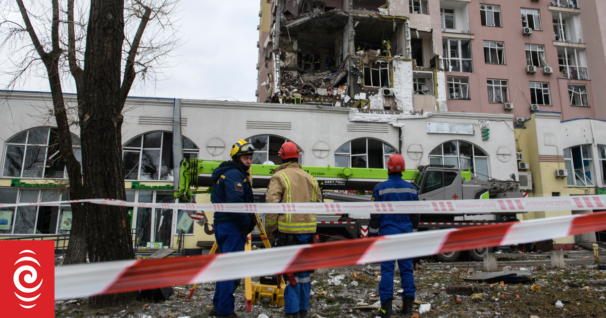 Zelensky stops in Canada en route to US as Russia pummels Ukraine