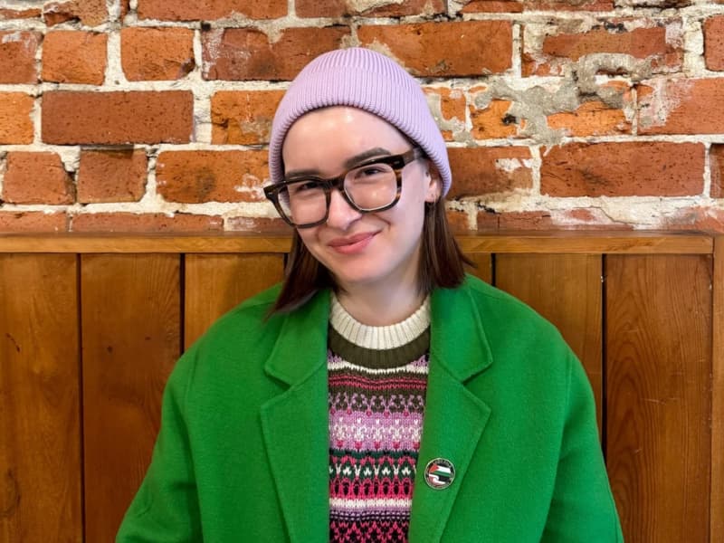 Jen Eastwood is a writer, reader, and host of the Sick Sad Lit podcast