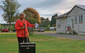 Hinerangi Goodman rallies her supporters at a community meeting at the Murupara Motor Camp.