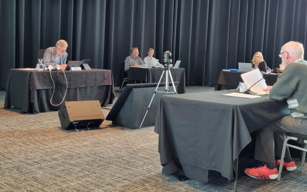Rotorua residents at a hearing to decide whether to extend the government's contracts in seven motels for another year.
