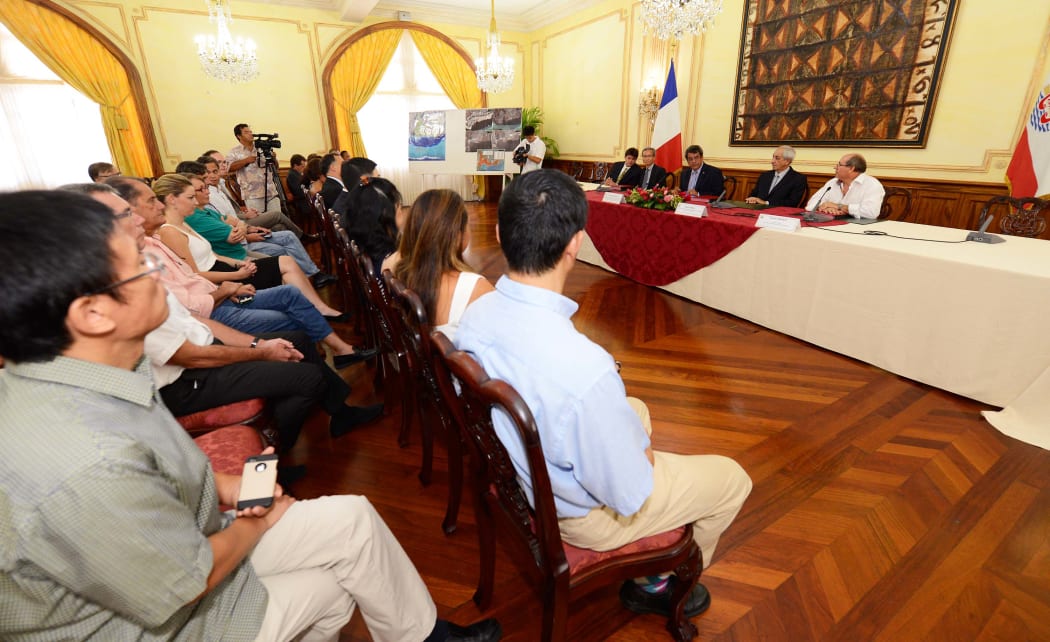 Signing of deal to build Mahana Beach resort complex in Tahiti