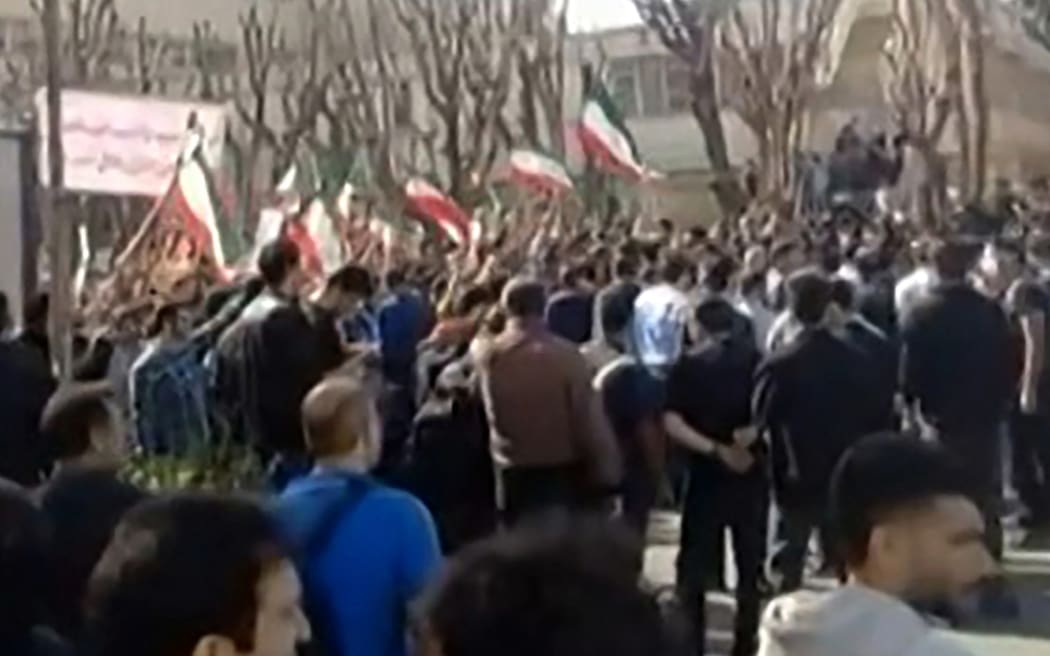Iranian students chant anti-government slogans, as US threats loom ...