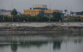 03 January 2020, Iraq, Baghdad: A general view of the US embassy compound on the banks of the Tigris River.