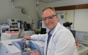 Dr Stefan Hill