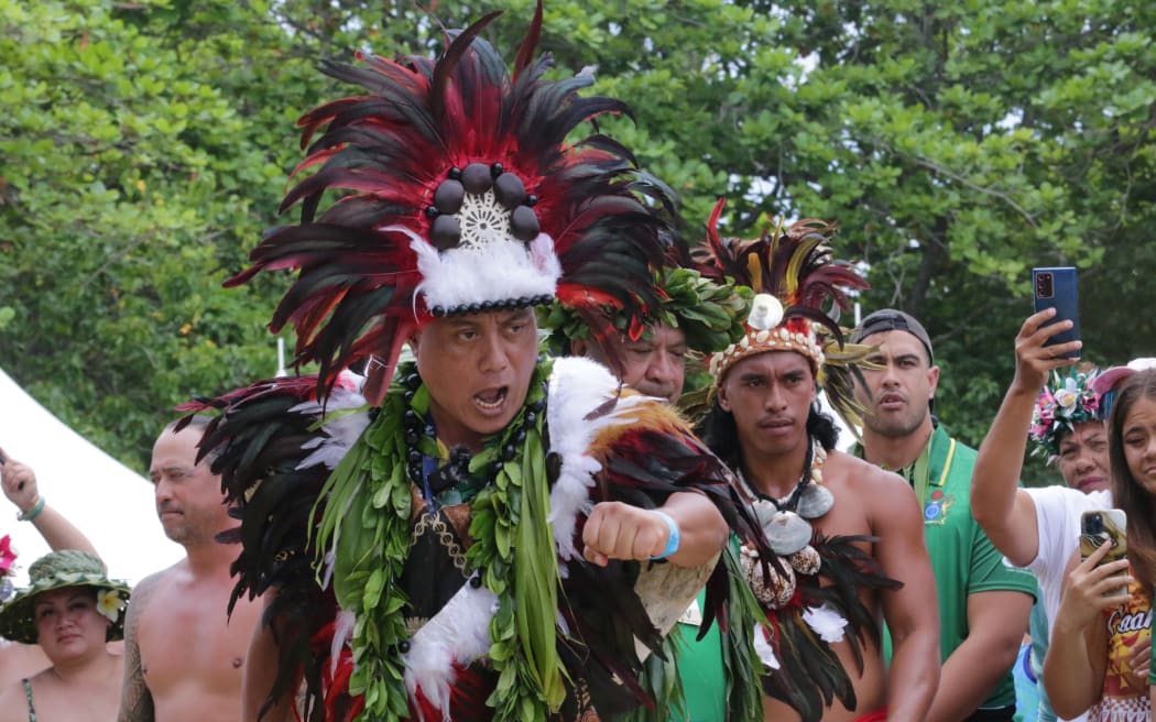 Cook Islands Vaka Marumaru Atua crew welcomed ashore.