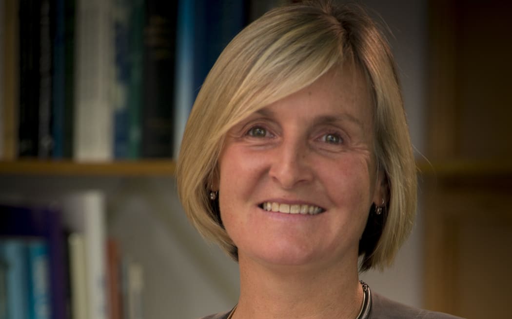 Dr Leigh Signal