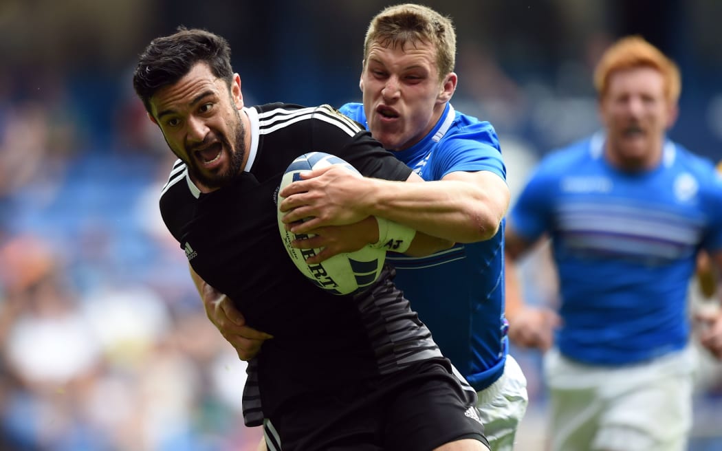 Sherwin Stowers in action for New Zealand against Scotland at the Glasgow Commonwealth Games, 2014.