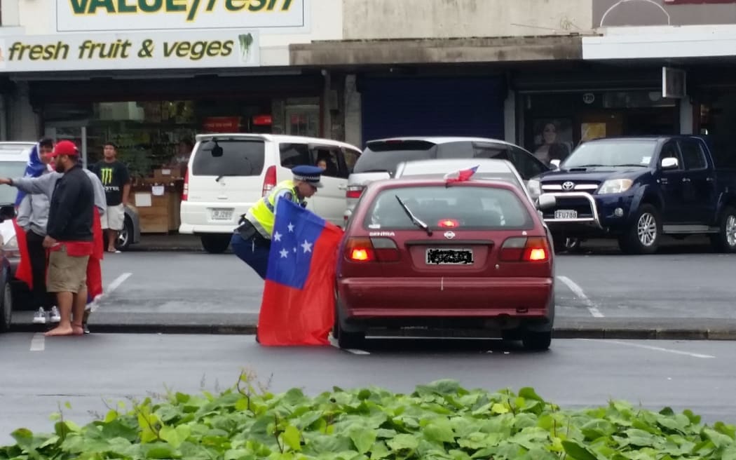 Police speaking to a Samoa supporter in Ōtara.