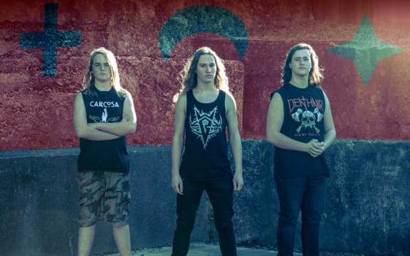 Alien Weaponry