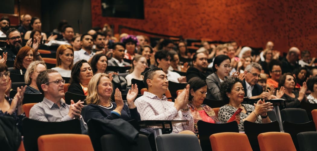 The audience applauds the speaker at the 2018 Reeves Lecture, held at the Auckland University of Technology
