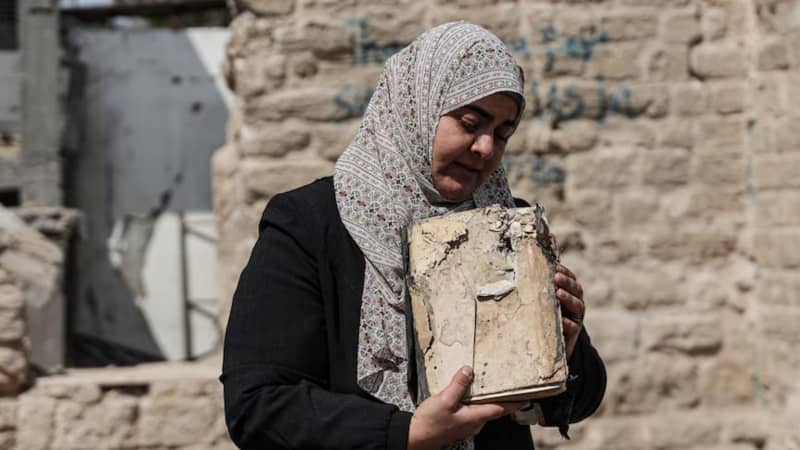 Hanin Al-Amassi has been working with a team to retrieve artefacts from the rubble of the Great Omari Mosque.