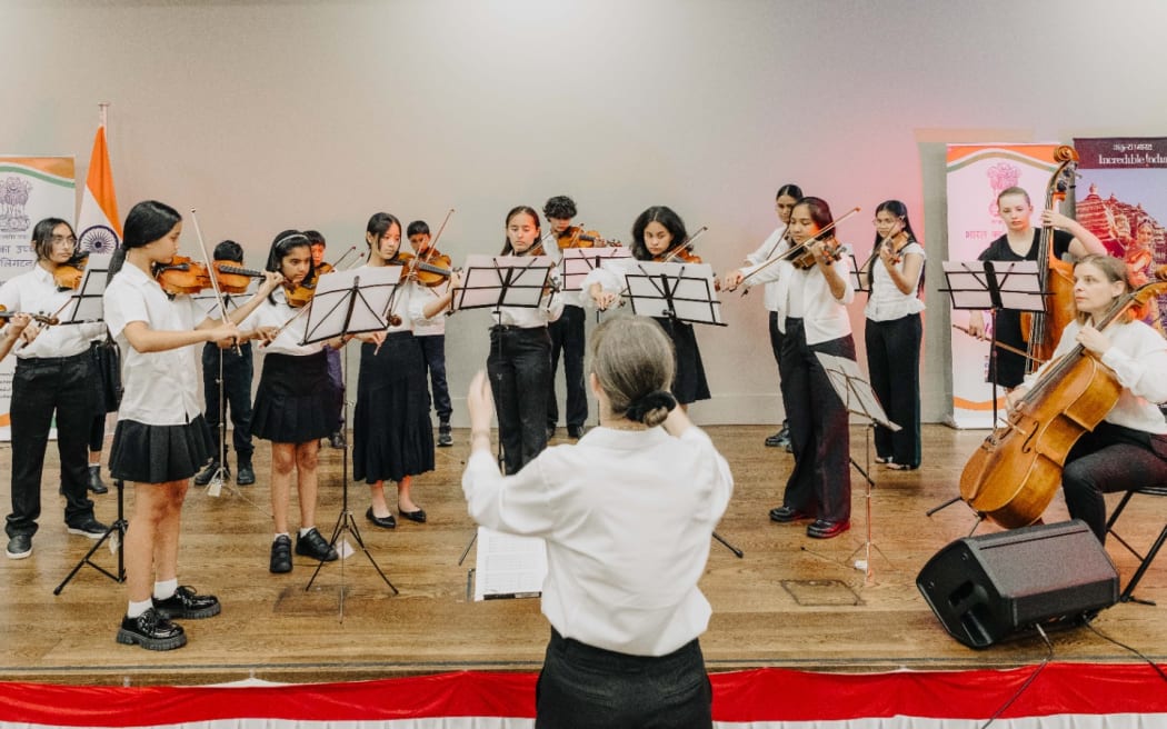 On the occasion of the 75th Republic Day of India, the students of Arohanui Strings beautifully played the national anthems of New Zealand and India on violins.