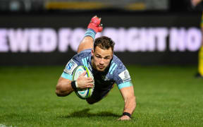 Wes Goosen of the Hurricanes scores a try.