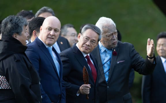 Chinese Premier Li Qiang (C with New Zealand Prime Minister Chris Luxon (L) and guided by Government house Kaumatua Haiwia (R during a three day visit to New Zealand, at Government House on June 13, 2024. Pool photo AFP/Marty Melville