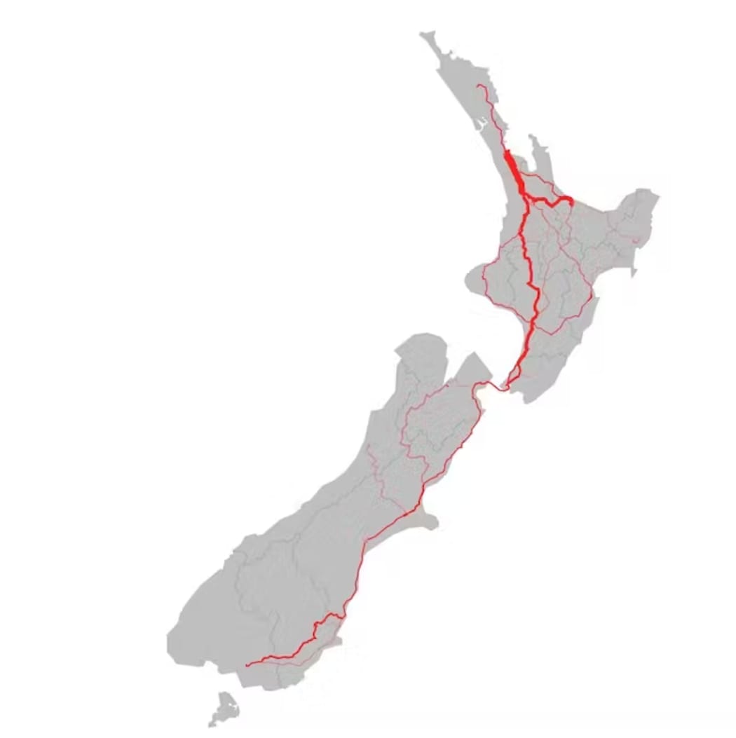 The road network enables trucks to carry freight fast to most parts of the country. Transport Dashboard, CC BY-ND