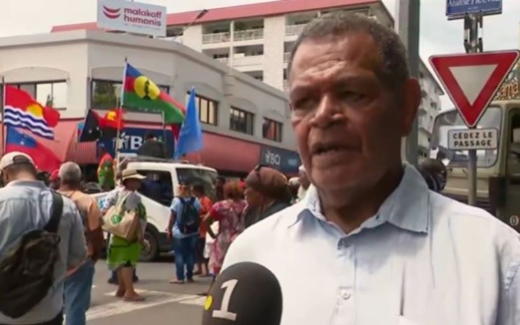 Pro-independence Union Calédonienne President Daniel GOA speaks to local media amidst clashes with French police.