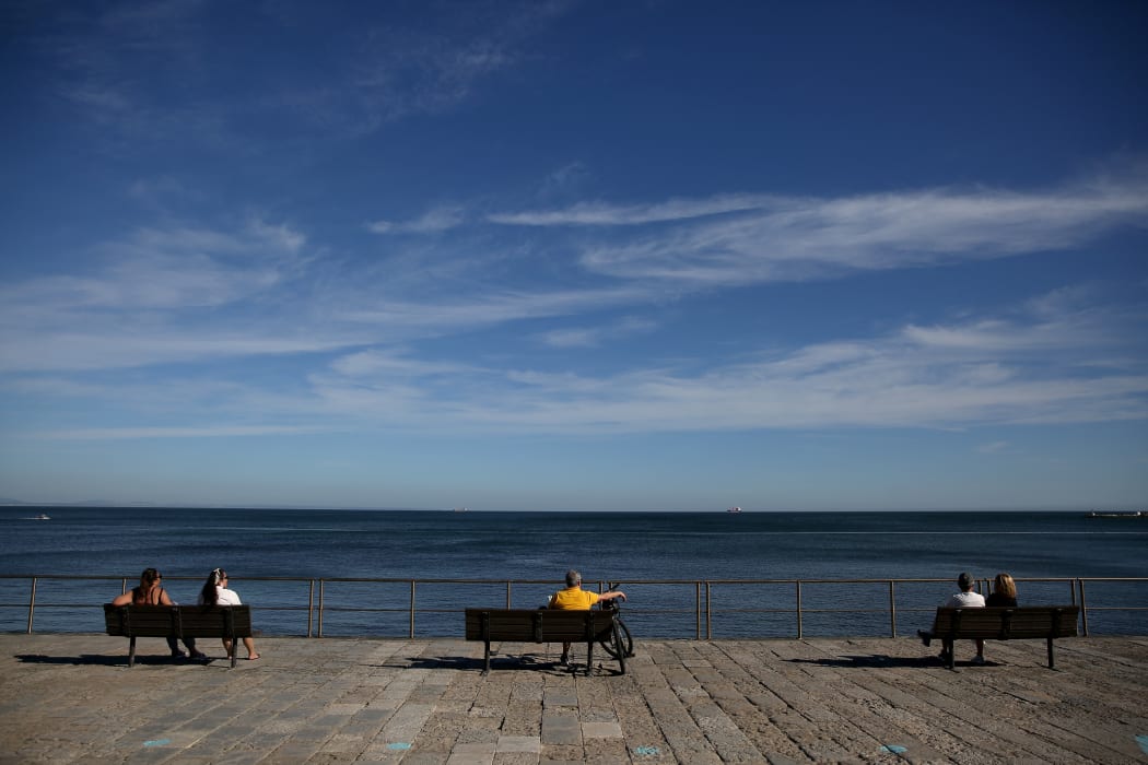 People enjoy the sun at the beach in Cascais, Portugal on May 19, 2021. British vacationers began arriving in large numbers in Portugal on Monday, after governments in the two countries eased their COVID-19 pandemic travel restrictions.