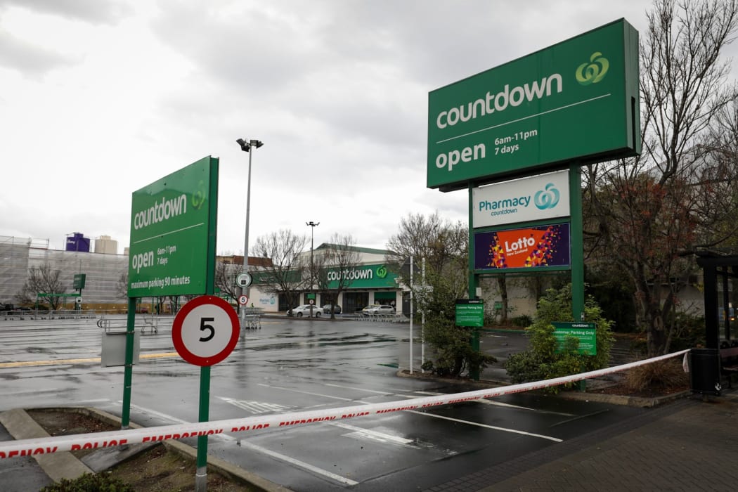 Cordons outside Countdown on Cumberland Street, Dunedin after a stabbing.