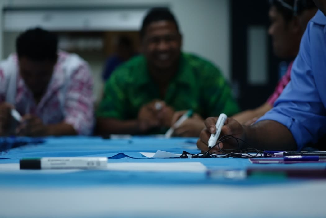 Samoa youth delegates talk about common issues.