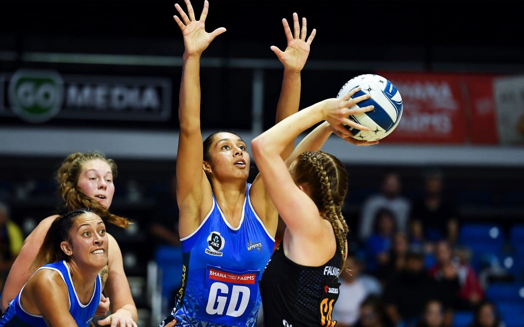 Mystics Erena Mikaere (L) and captain Phoenix Karaka (R).
