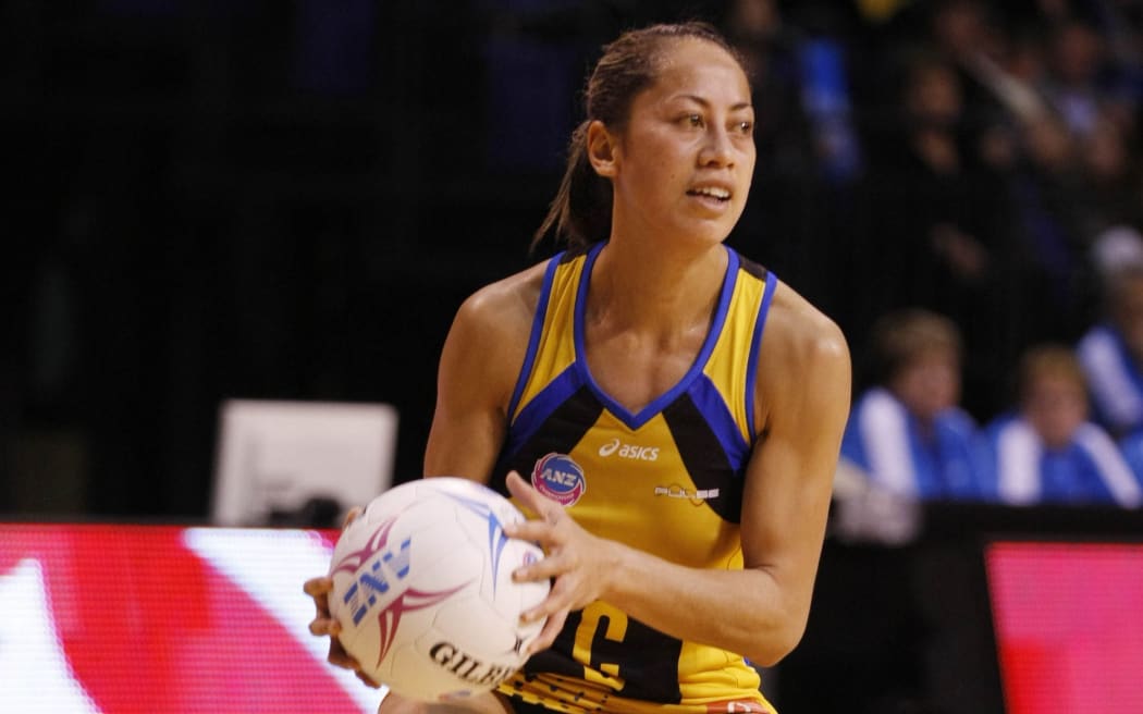 Frances Solia playing for the Central Pulse in 2008.