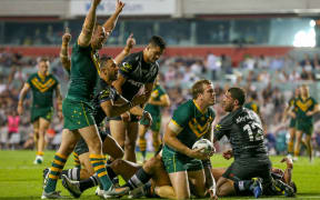 Australia rugby league team celebrates a try against the Kiwis.