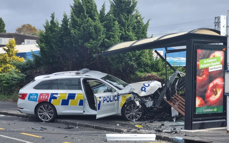 Delays for commuters after crash involving police car closes Auckland ...